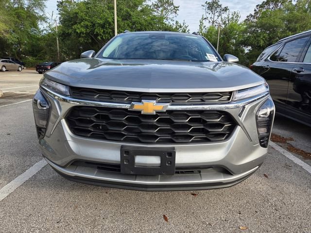 Certified 2025 Chevrolet Trax LT w/ LT Convenience Package FWD image 2