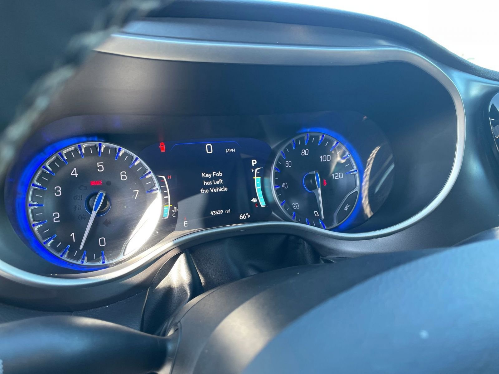 Used 2025 Chrysler Pacifica Select image 37