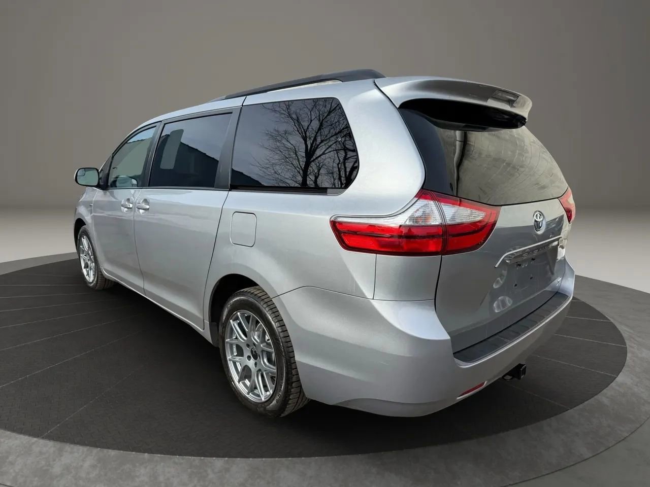 Used 2017 Toyota Sienna LE AWD/4WD image 7