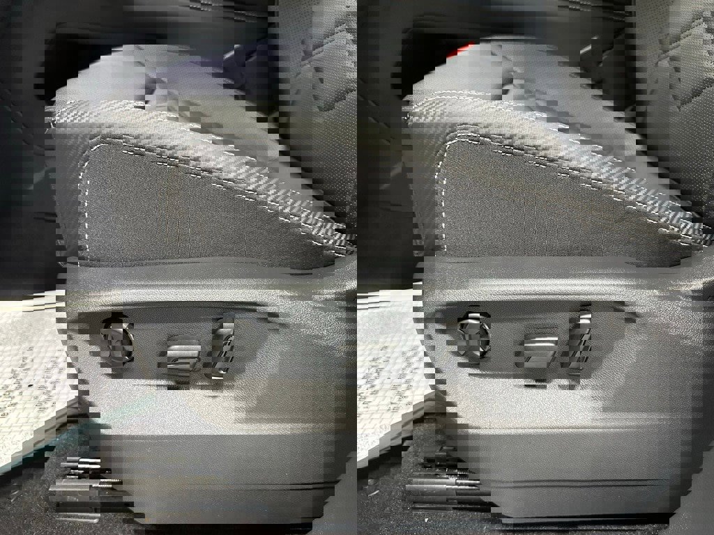 Used 2025 Volkswagen Atlas Cross Sport SE image 12