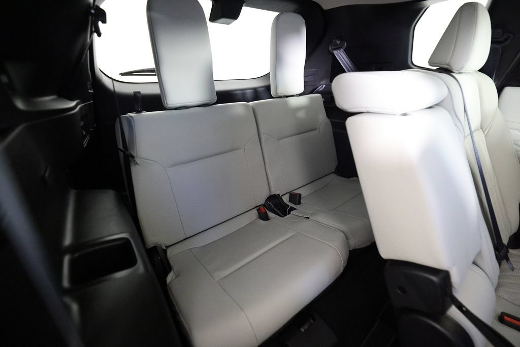 Used 2025 Mitsubishi Outlander AWD image 12