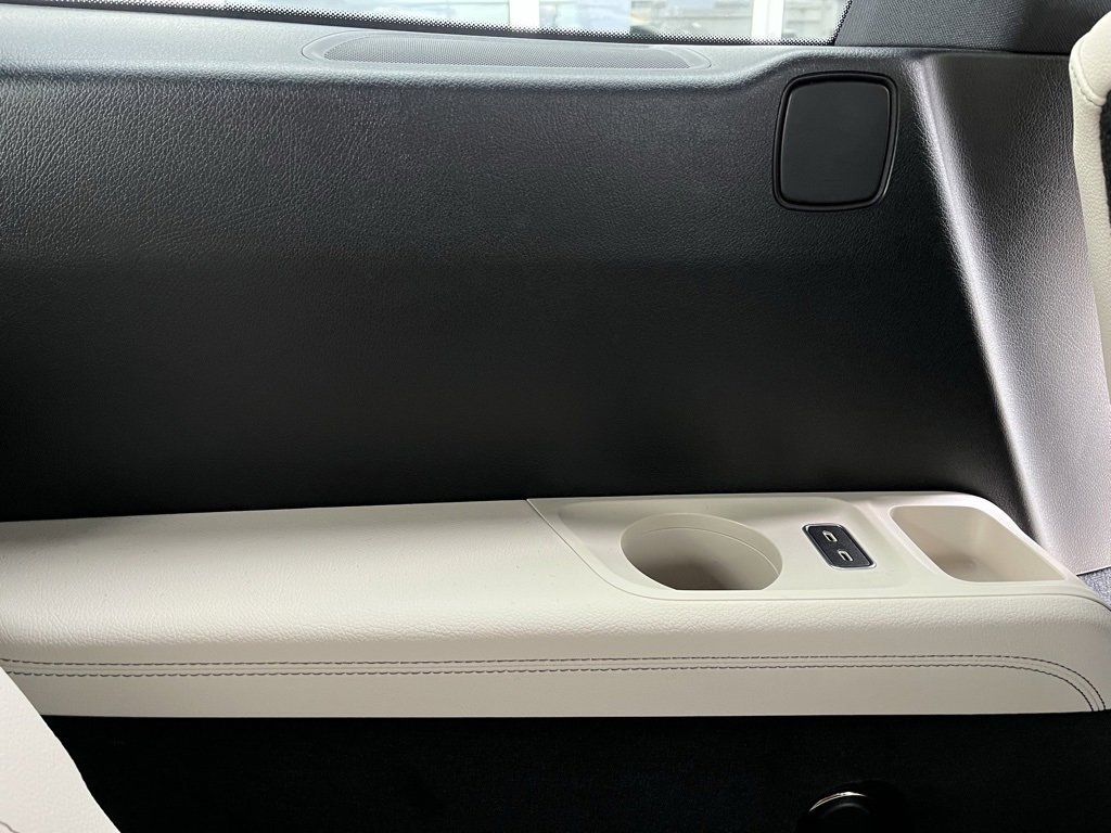 Used 2025 Mercedes-Benz GLS 450 4MATIC image 59