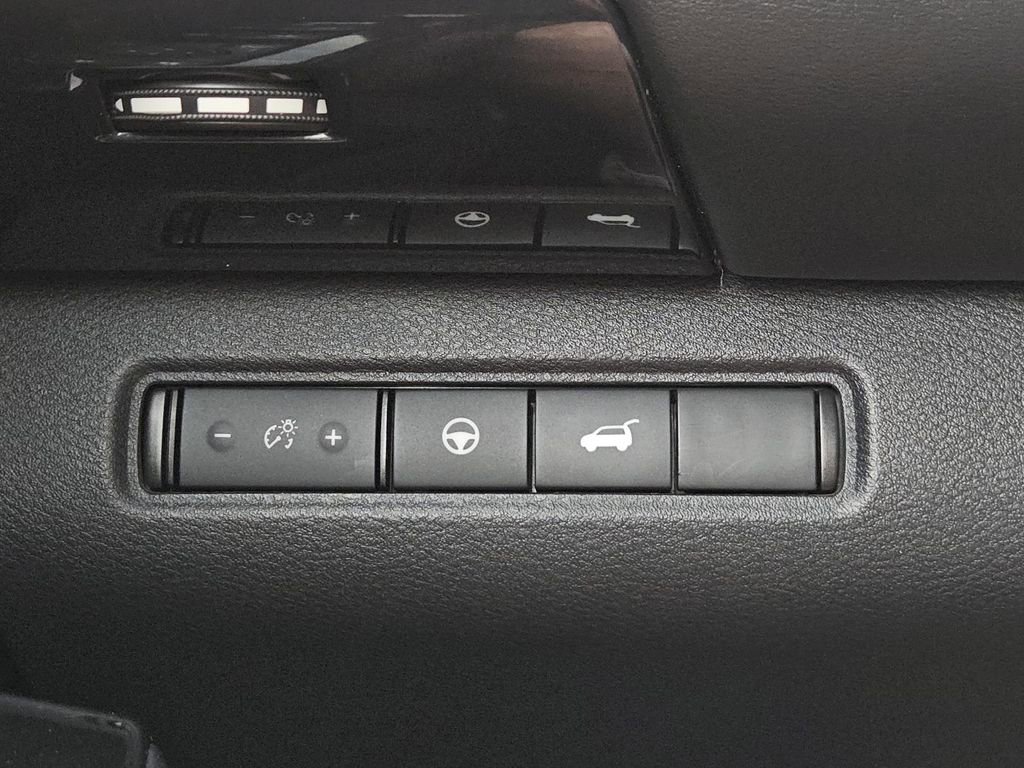 Used 2022 Nissan Pathfinder SV w/ SV Premium Package FWD image 17