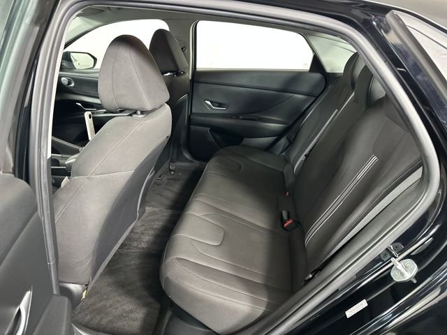 Used 2022 Hyundai Elantra Blue image 25