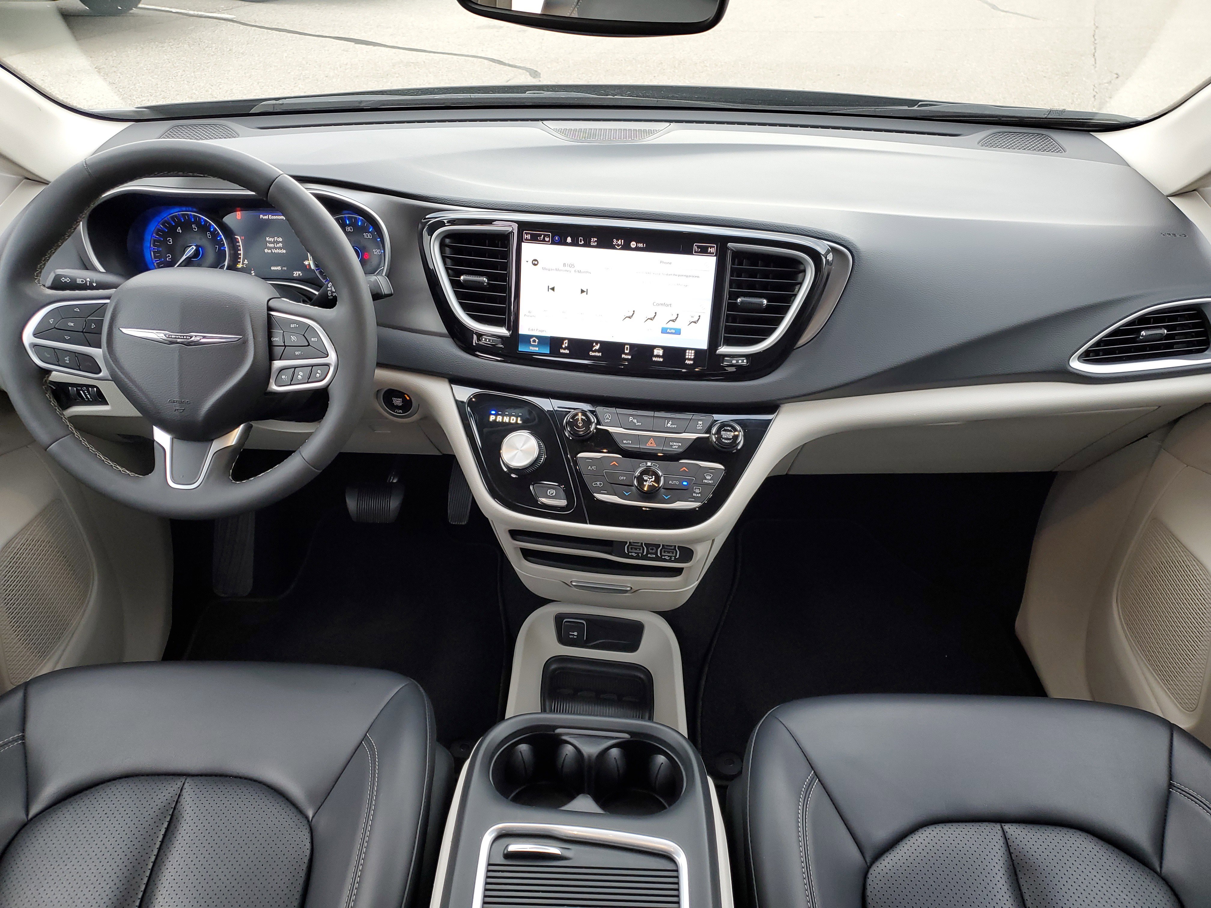 Used 2023 Chrysler Pacifica Touring-L image 10