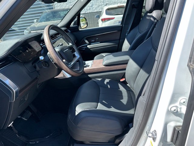 Used 2025 Land Rover Range Rover SE AWD/4WD image 2