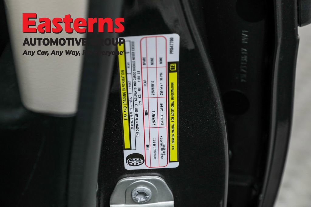 Used 2023 Chrysler Voyager LX image 35