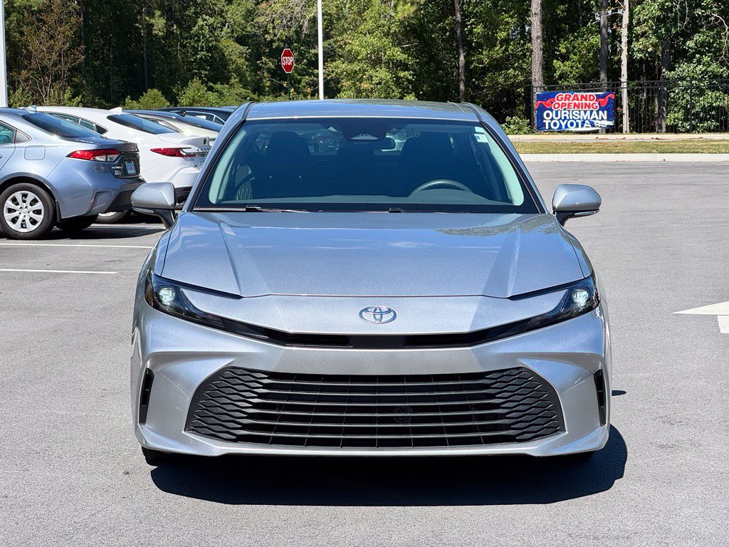 Used 2025 Toyota Camry LE FWD image 6