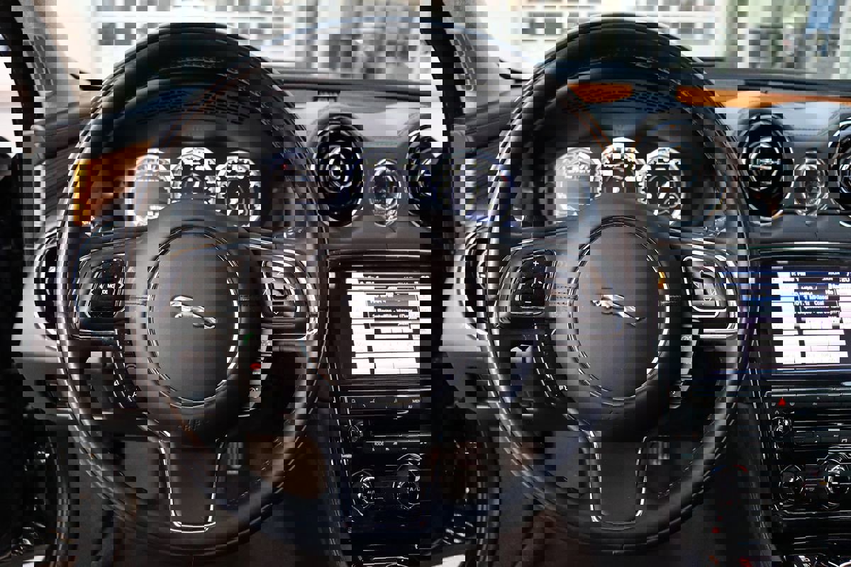 Used 2014 Jaguar XJ L Portfolio image 14