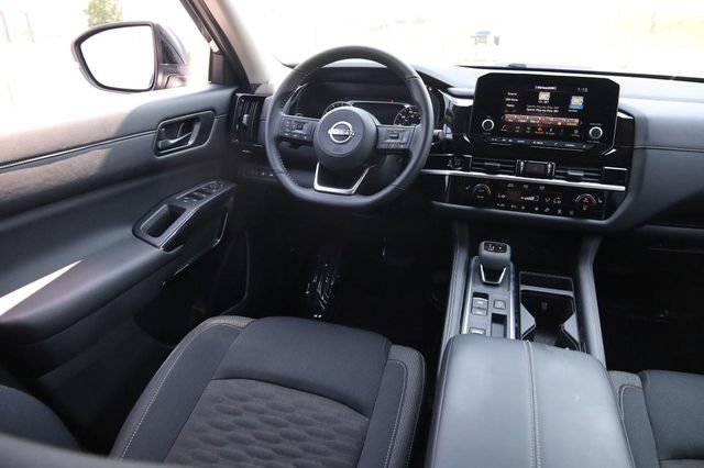 Certified 2025 Nissan Pathfinder SV w/ SV Premium Package FWD image 26