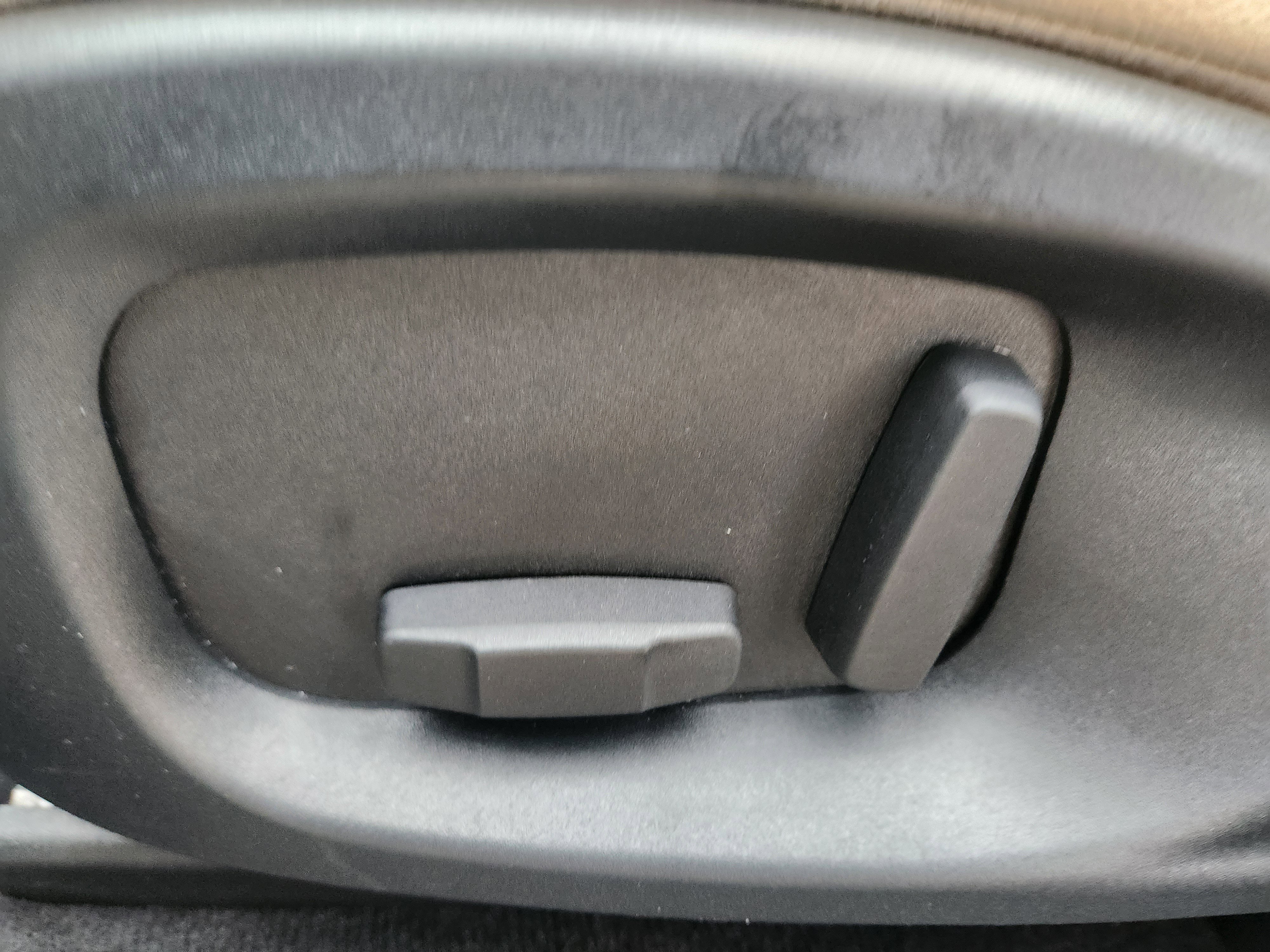 Used 2018 Jaguar F-PACE Premium image 16