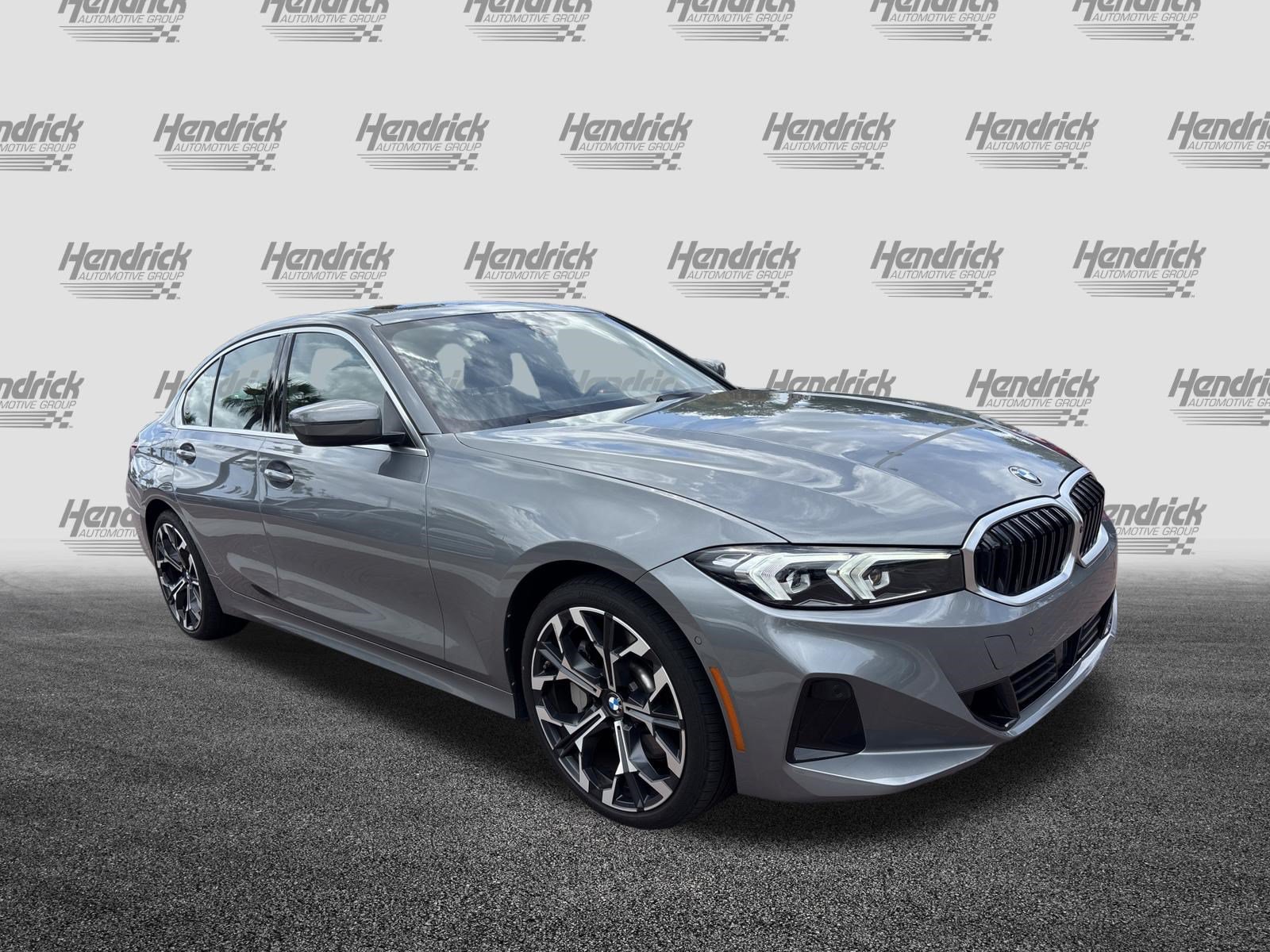 Used 2025 BMW 330i Sedan RWD image 2