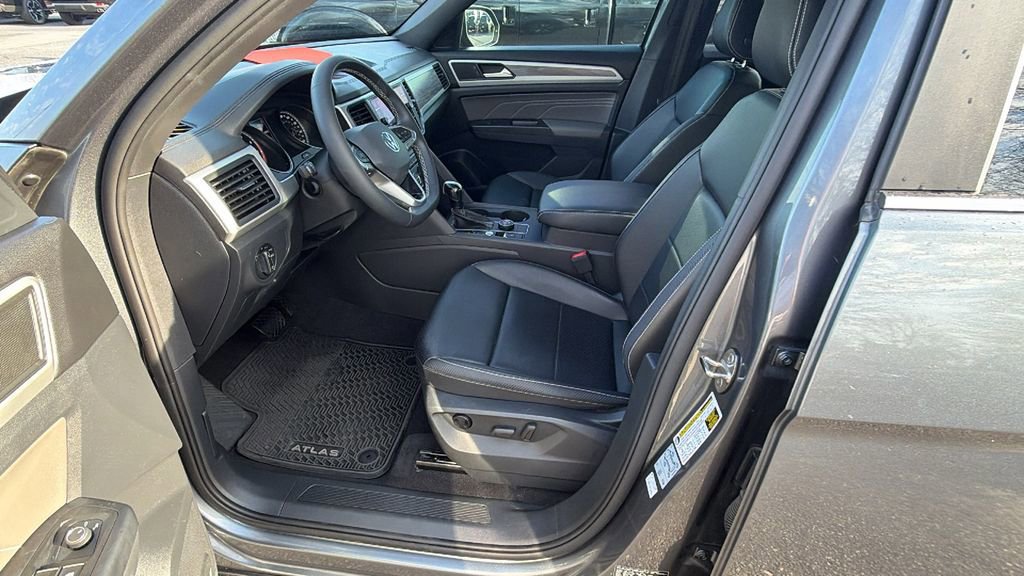 Used 2021 Volkswagen Atlas Cross Sport SE image 13