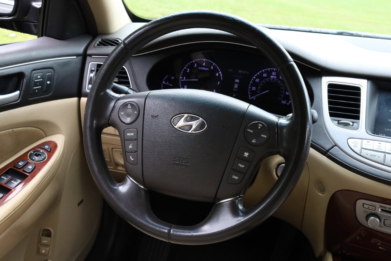 Used 2014 Hyundai Genesis 3.8 w/ Technology Package 03 image 5