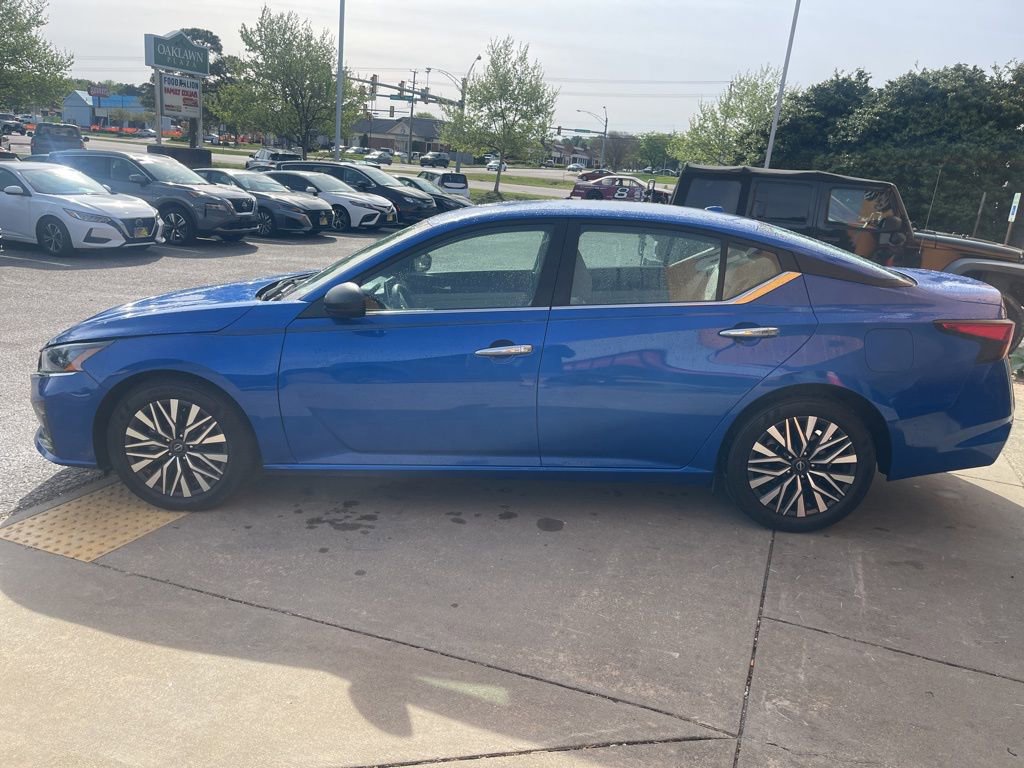 Used 2025 Nissan Altima 2.5 SV FWD image 7