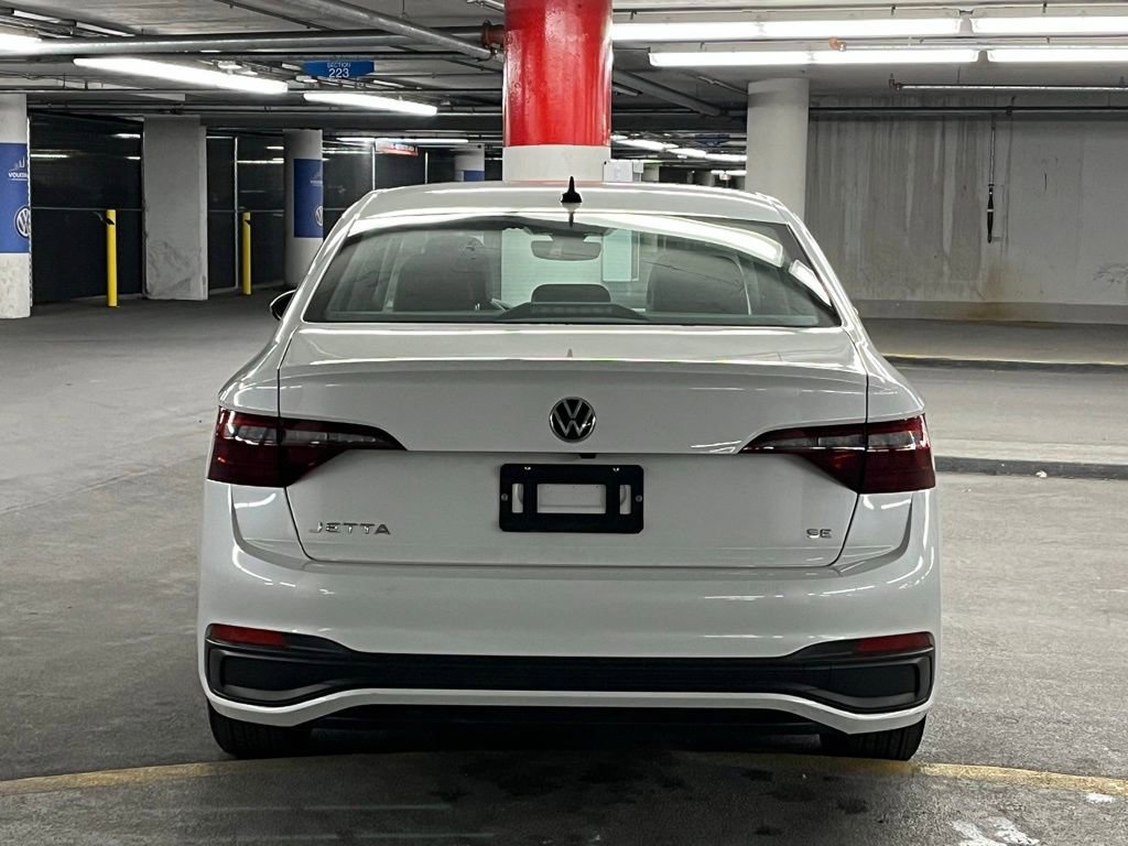 Used 2023 Volkswagen Jetta SE w/ Panoramic Sunroof Package image 32