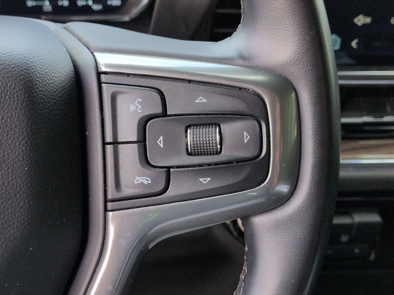 Used 2024 Chevrolet Silverado 2500 LT AWD/4WD image 13