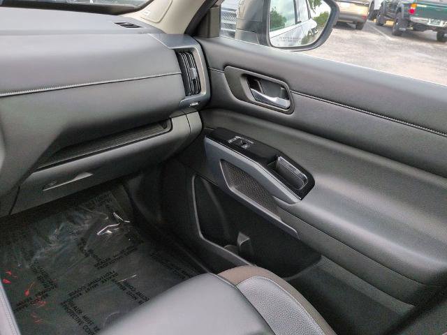 Certified 2022 Nissan Pathfinder SL w/ SL Premium Package FWD image 18
