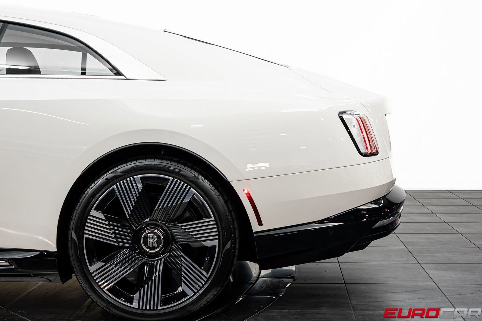 Used 2026 Rolls-Royce Spectre image 14