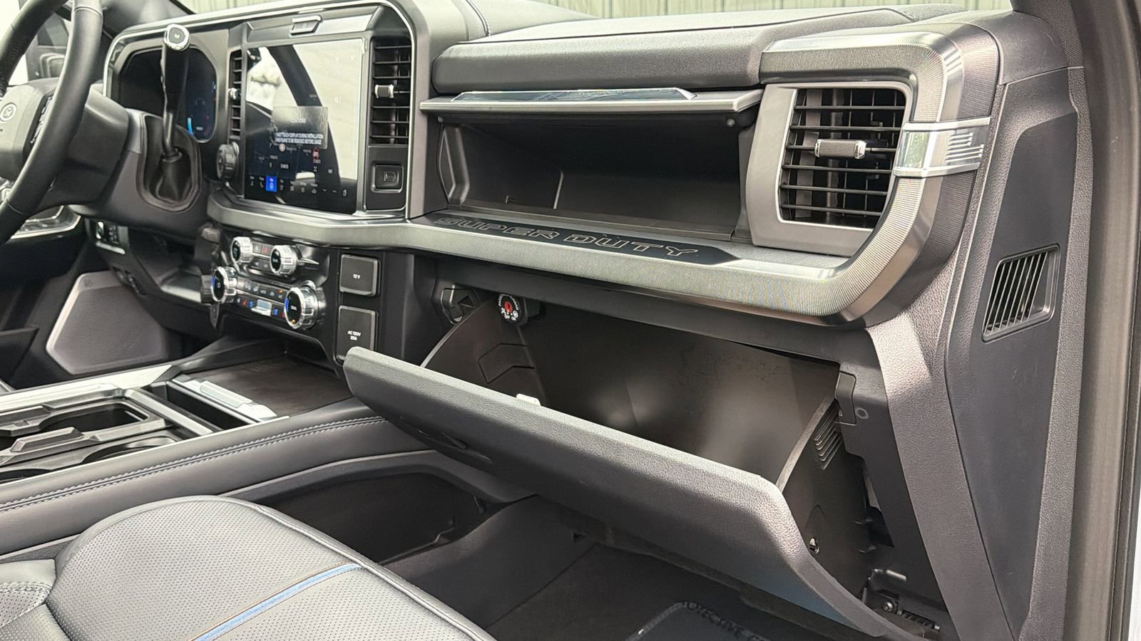 Used 2025 Ford F250 Platinum image 41
