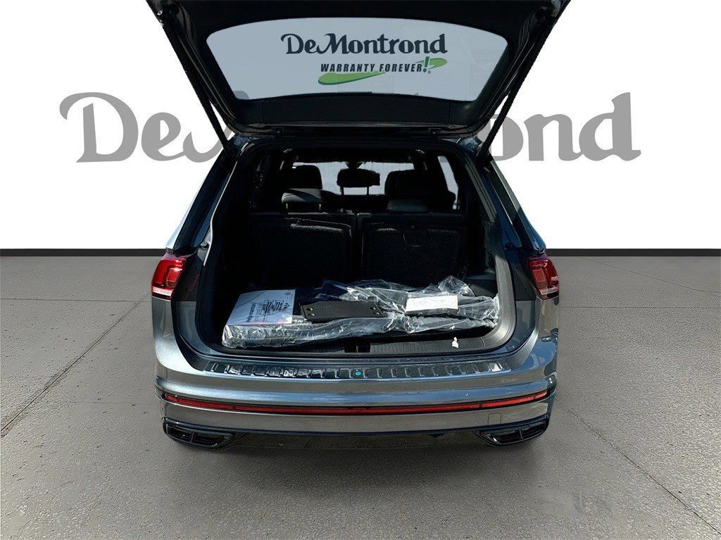 Used 2024 Volkswagen Tiguan SE R-Line FWD image 29