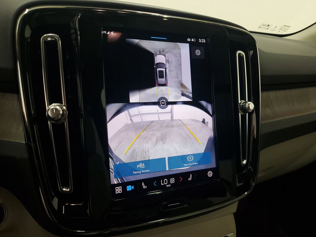 New 2025 Volvo XC40 B5 Plus AWD/4WD image 29