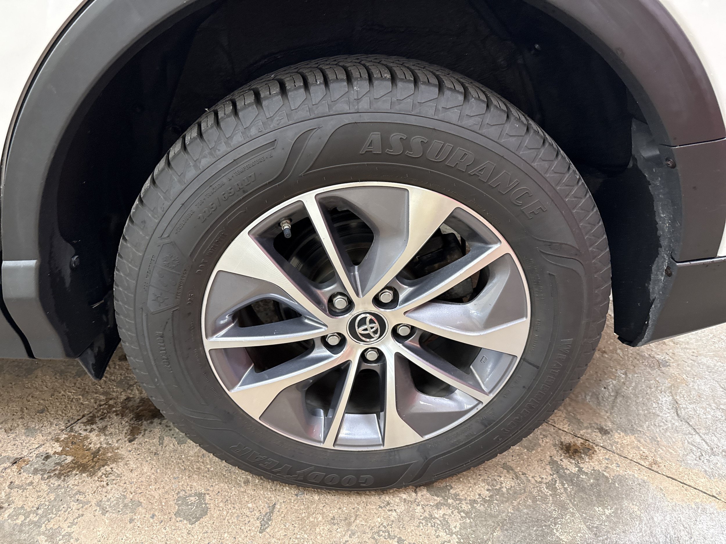 Used 2018 Toyota RAV4 XLE AWD/4WD image 8