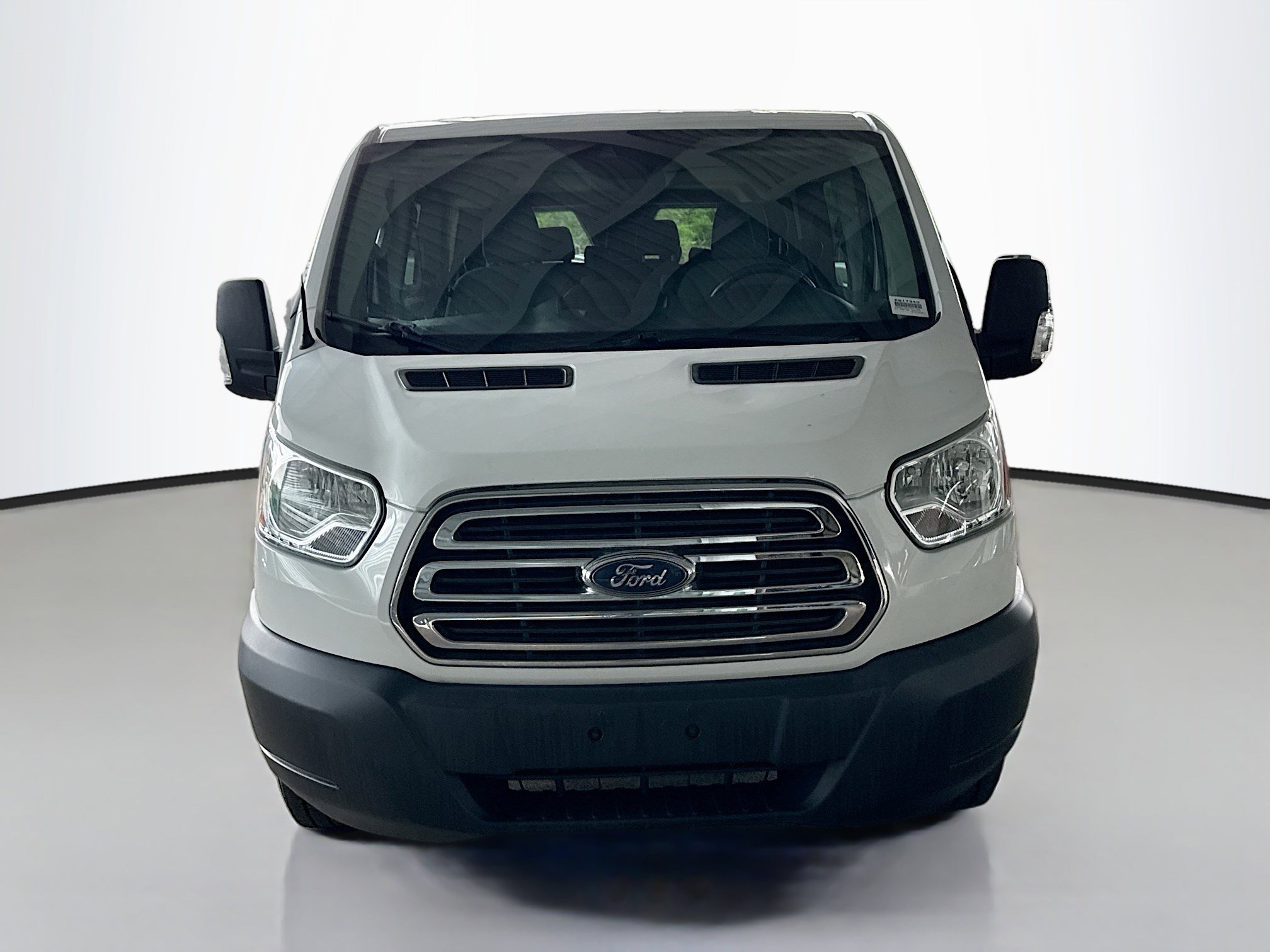Used 2015 Ford Transit 150 XLT image 2