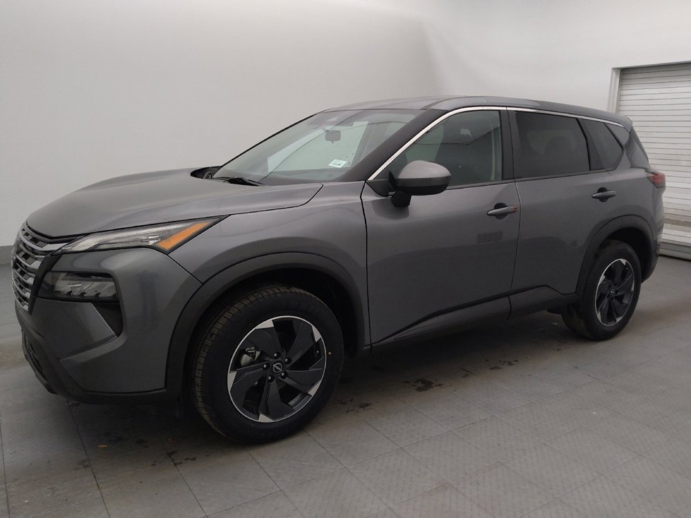 Used 2024 Nissan Rogue SV image 2