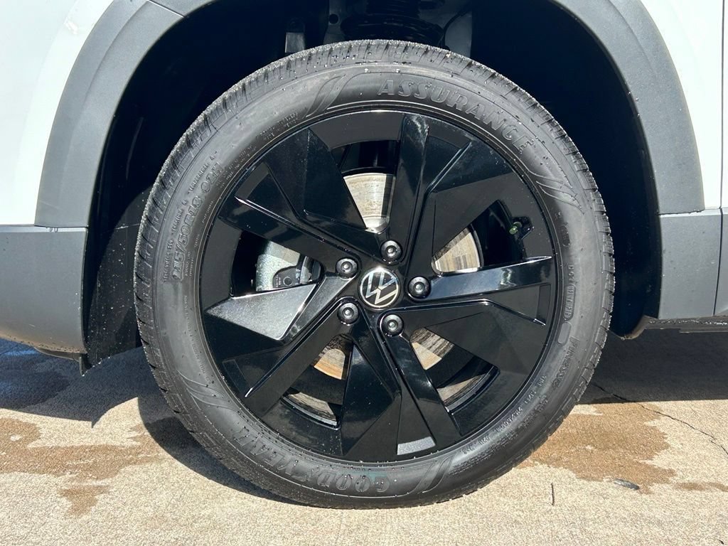 New 2026 Volkswagen Taos SE FWD image 31