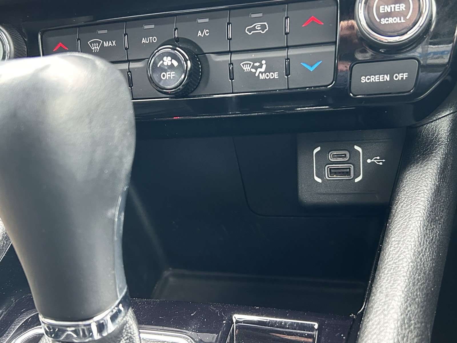 Used 2023 Jeep Compass Limited image 33