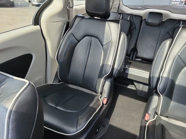 Used 2023 Chrysler Pacifica Limited image 14
