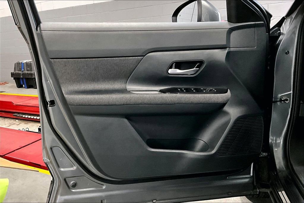 Certified 2025 Nissan Kicks SV image 26