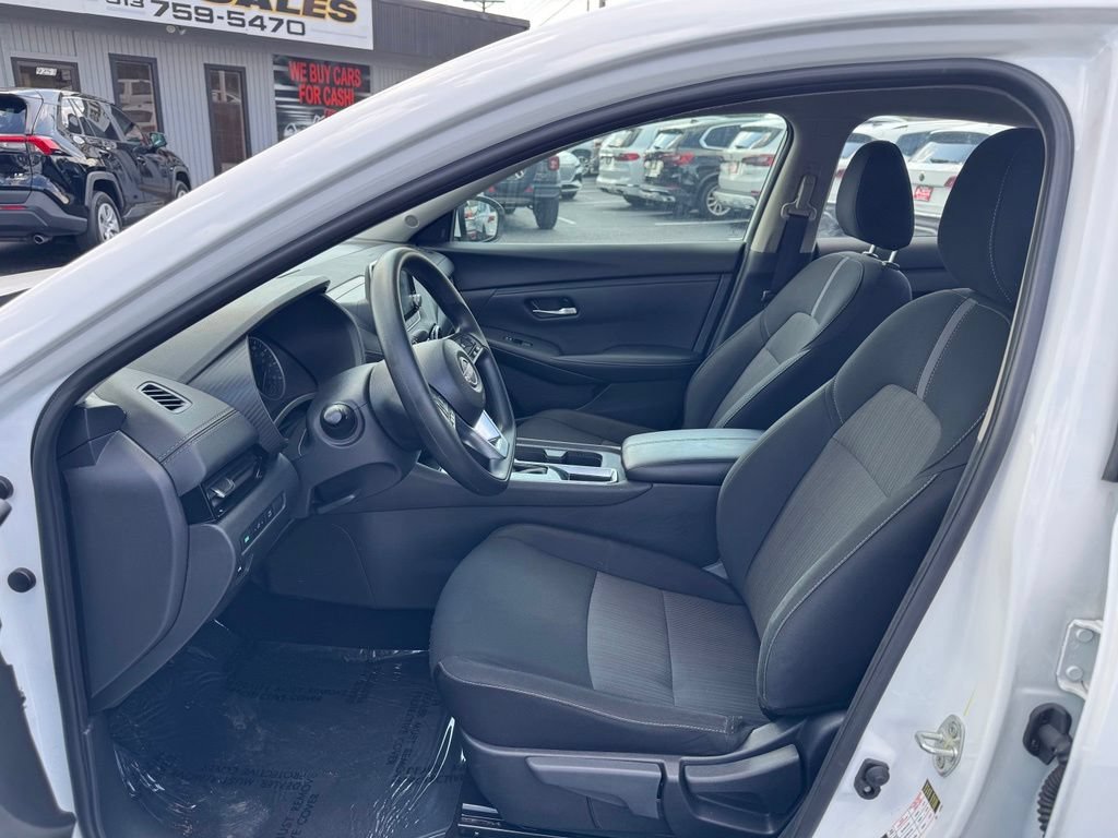 Used 2025 Nissan Sentra SV FWD image 9
