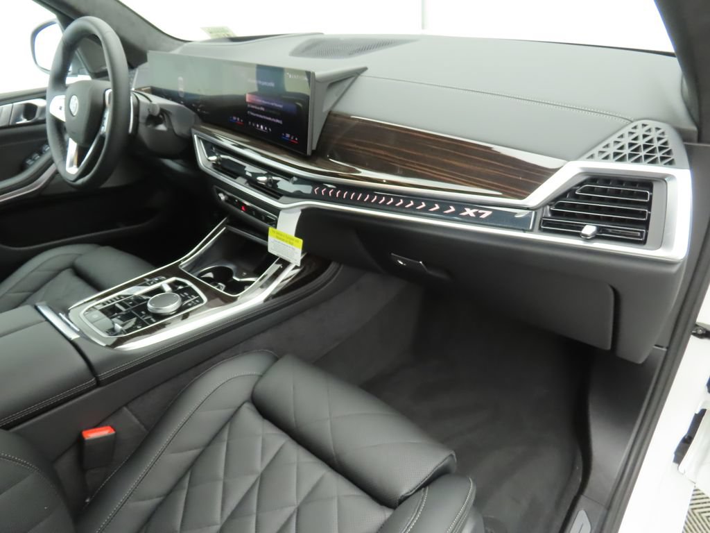 Used 2026 BMW X7 xDrive40i AWD/4WD image 18