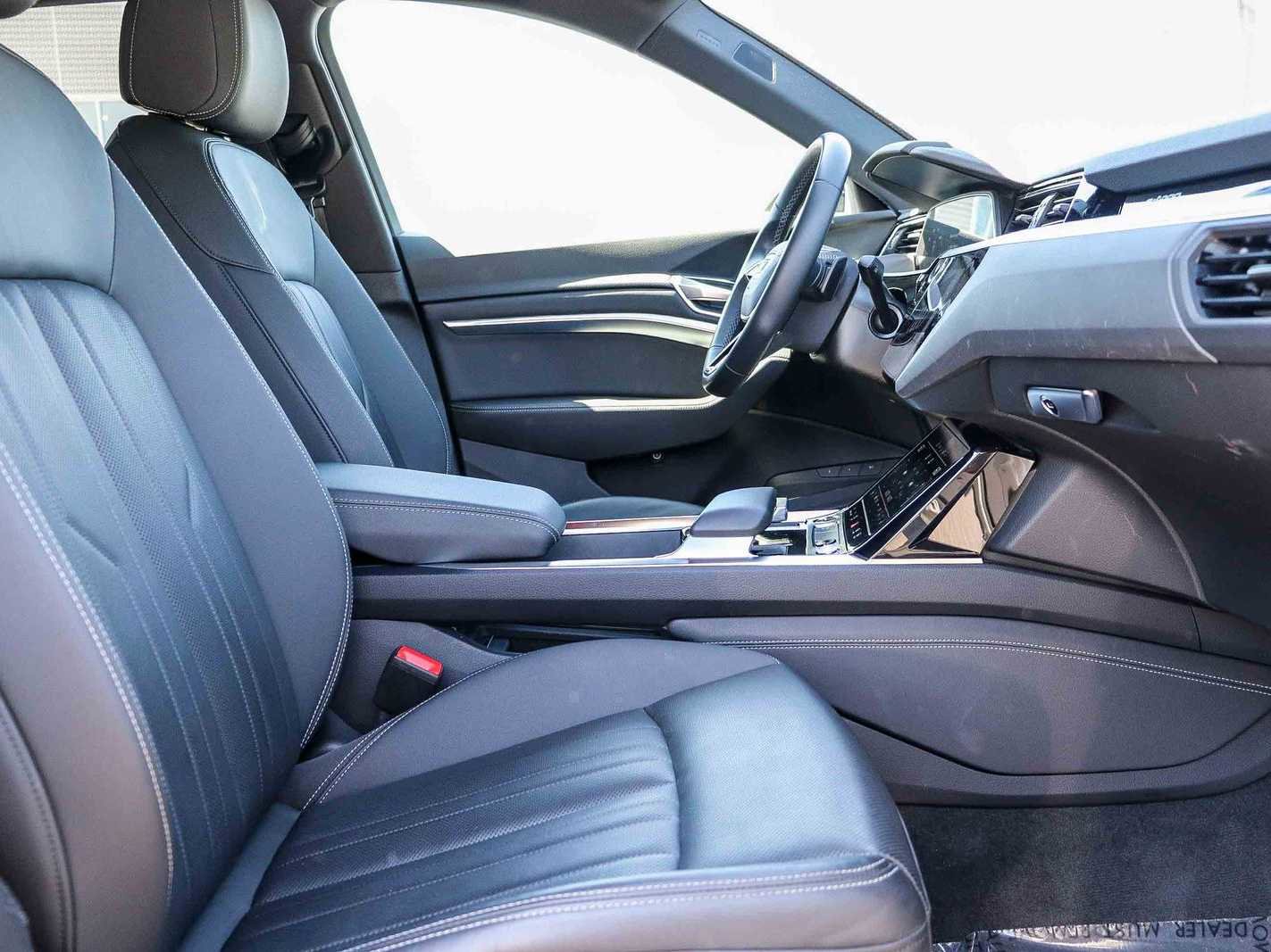 Certified 2023 Audi e-tron Premium Plus w/ Premium Plus Package AWD/4WD image 17