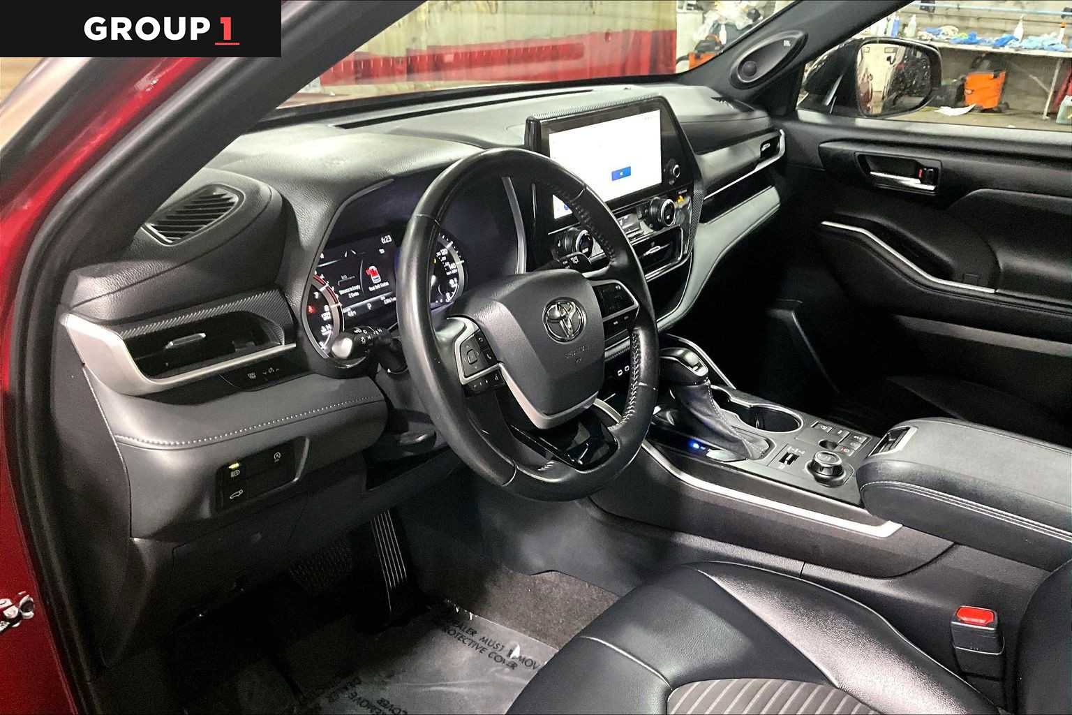 Used 2023 Toyota Highlander XSE image 18