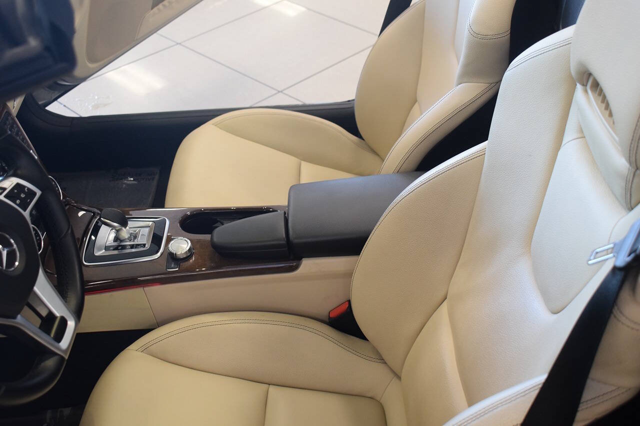Used 2016 Mercedes-Benz SLK 300 image 34