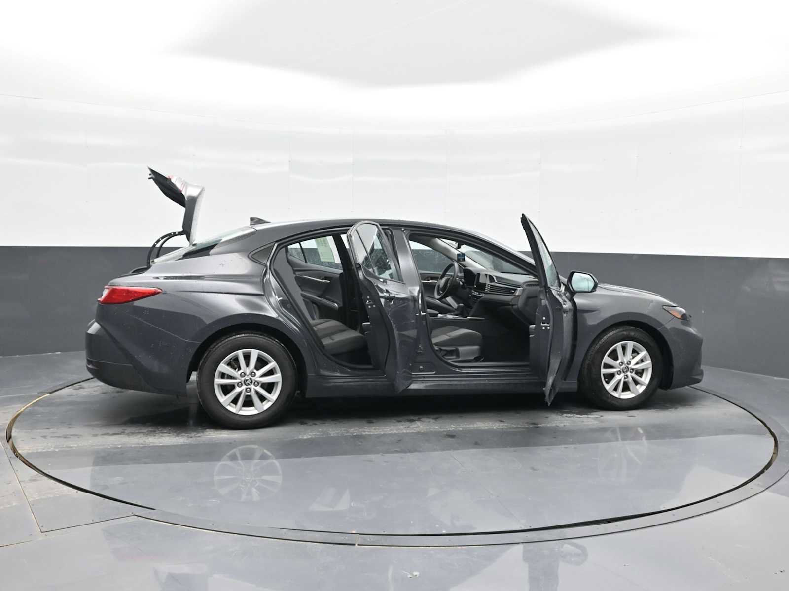 Used 2025 Toyota Camry LE image 40