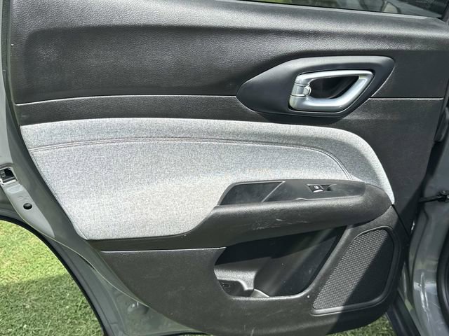 Used 2024 Jeep Compass Latitude image 21