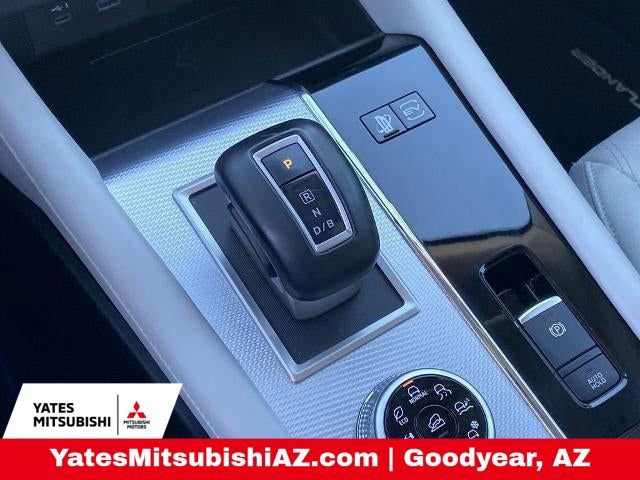 Used 2024 Mitsubishi Outlander SEL image 12