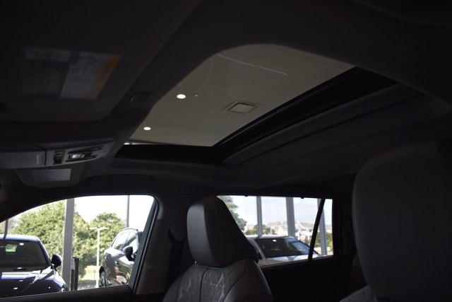 Used 2023 Toyota Highlander Bronze Edition FWD image 12