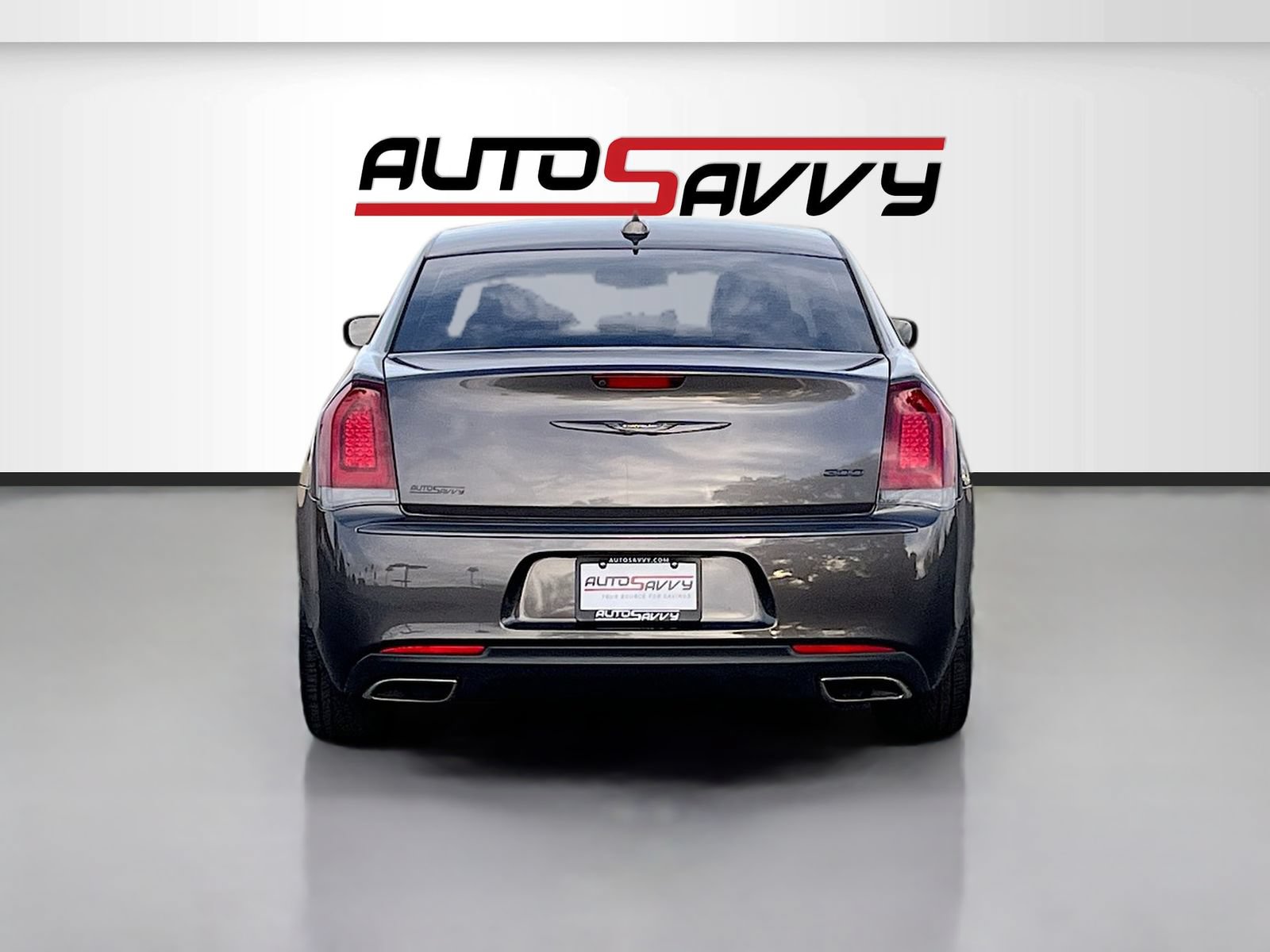 Used 2022 Chrysler 300 Touring w/ Sport Appearance Package RWD image 6