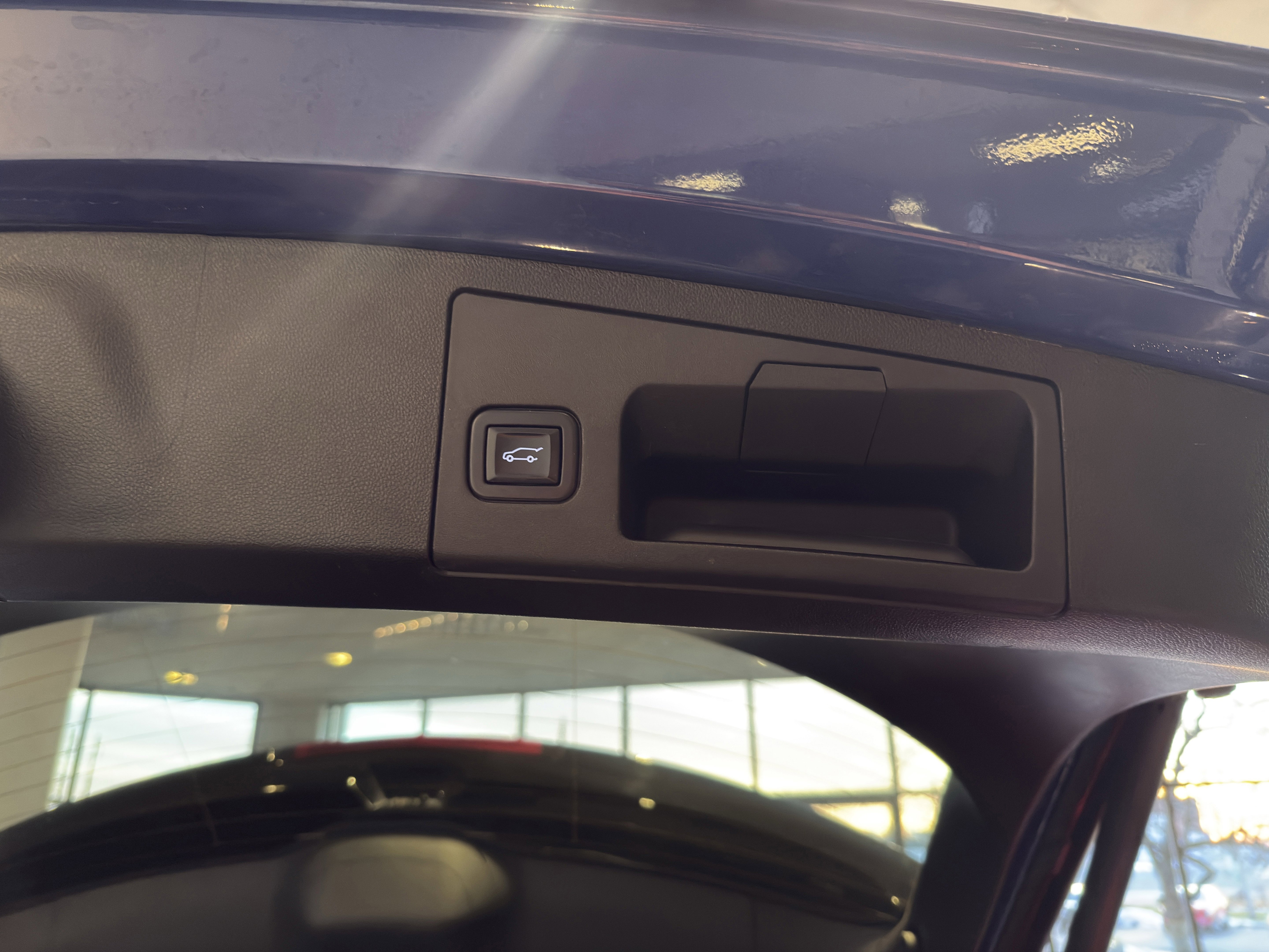 Certified 2022 Cadillac XT4 Premium Luxury w/ Enhanced Visibility Package image 6