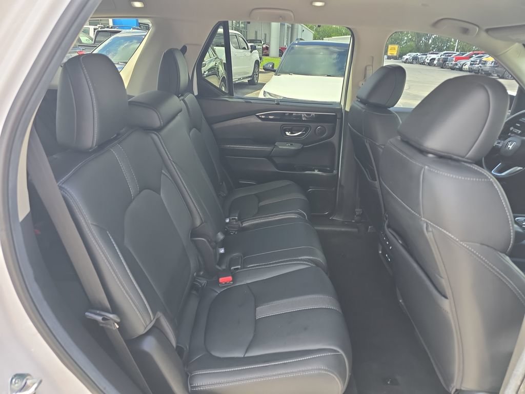 Used 2025 Honda Pilot EX-L image 16