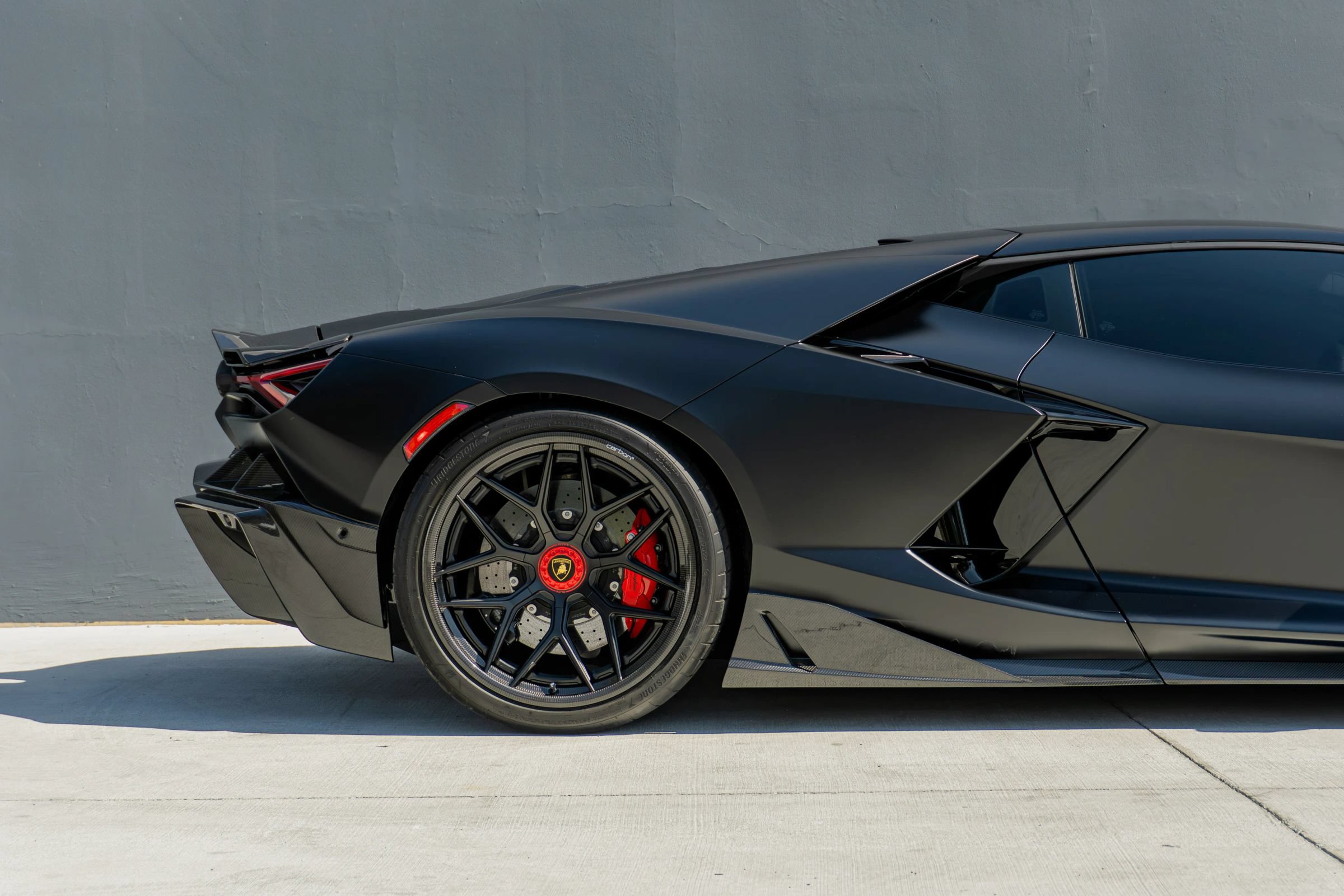 Used 2025 Lamborghini Revuelto AWD/4WD image 37