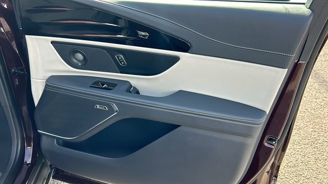 Used 2025 Lincoln Nautilus Reserve image 10