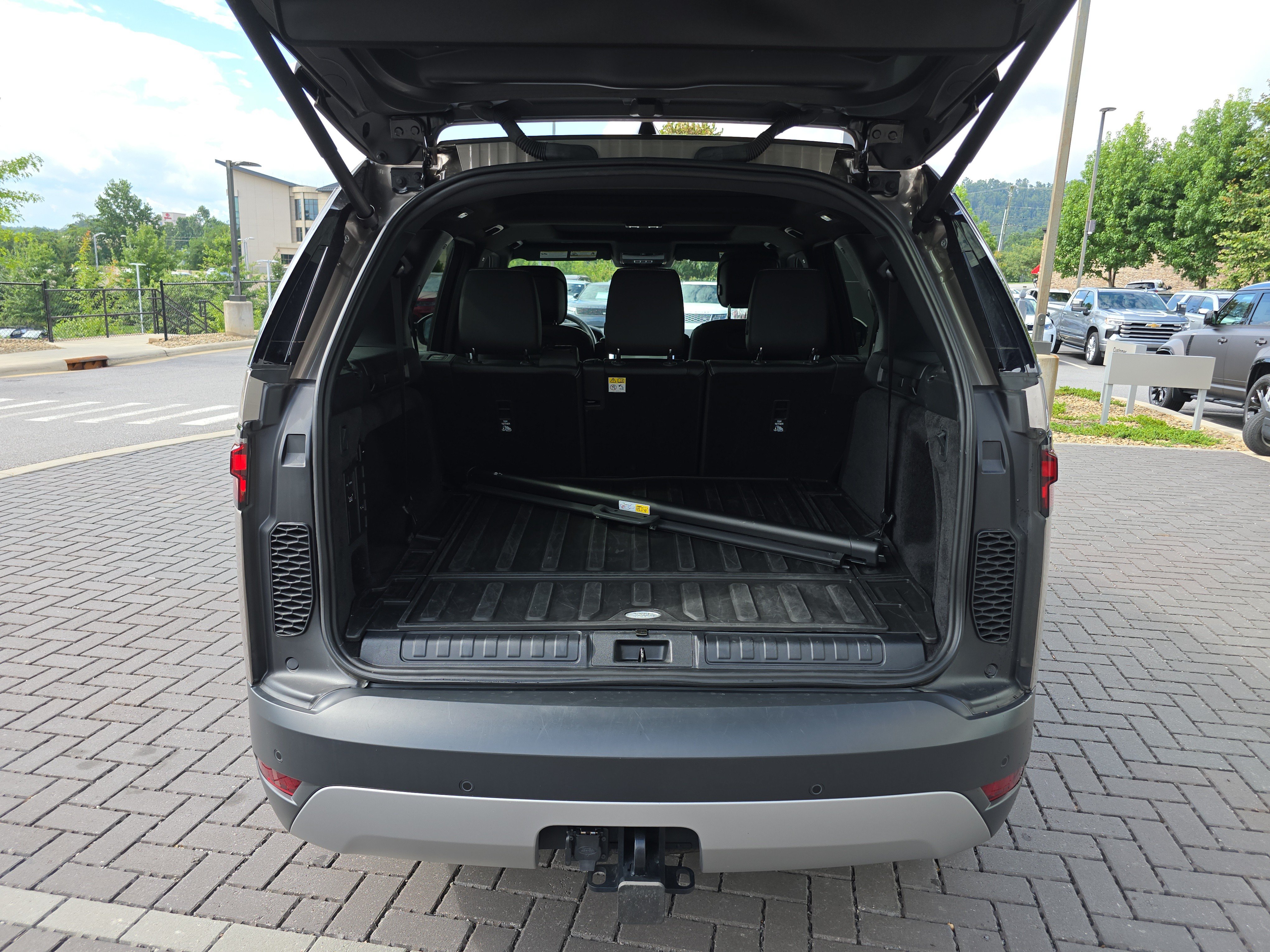 Certified 2025 Land Rover Discovery S AWD/4WD image 7