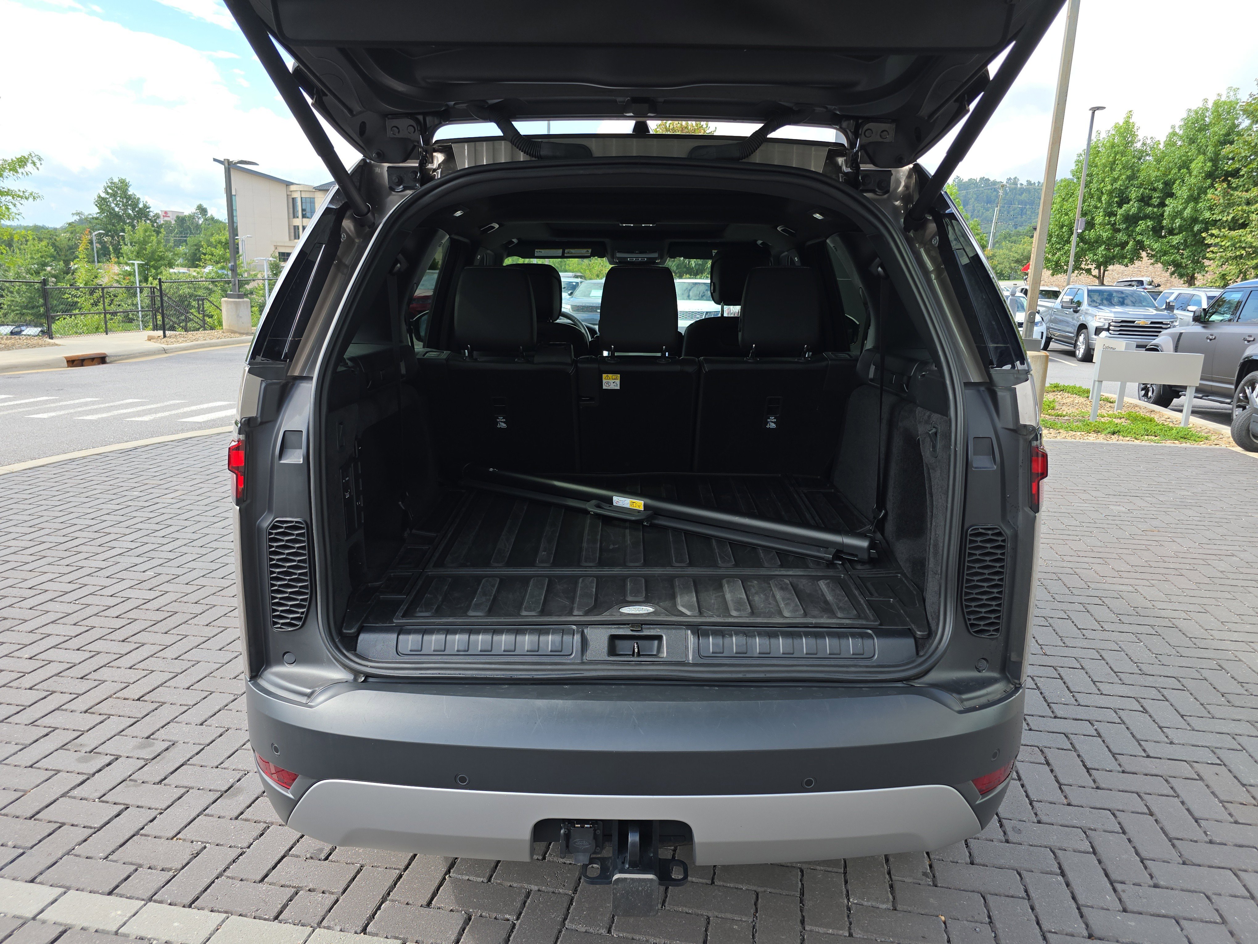 Certified 2025 Land Rover Discovery S AWD/4WD image 7