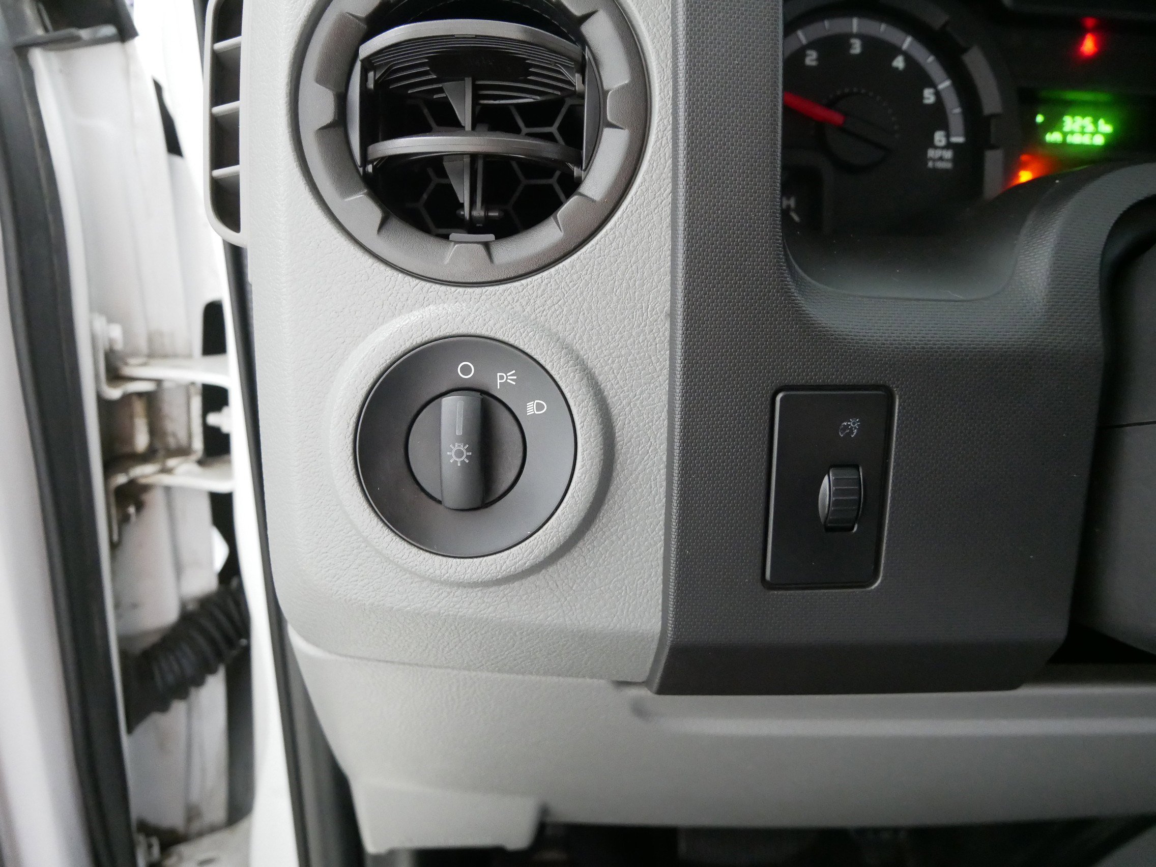 Used 2013 Ford E-350 and Econoline 350 Super Duty w/ PWR Group image 26